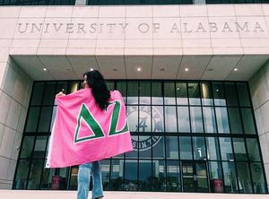 Image post by @bamadeltazeta on Instagram