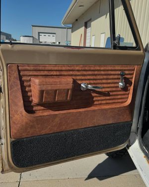 Image post by @catoscustomupholstery on Instagram