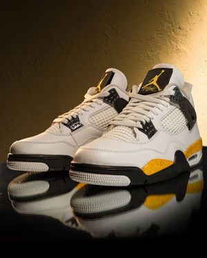Image post by @footlocker on Twitter