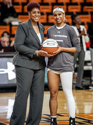 Image post by @mercer_wbb on Instagram