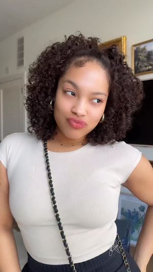 Video post by @enashaolivia on Facebook