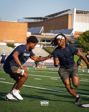 Image post by @hubisonfootball on Instagram