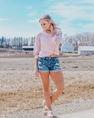 Image post by @shopfillyflair on Instagram