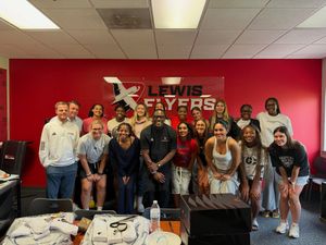 Image post by @lewiswbball on Instagram