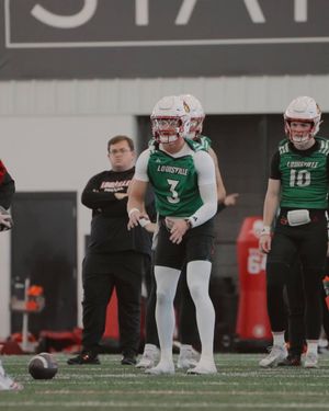 Video post by @LouisvilleFB on Twitter