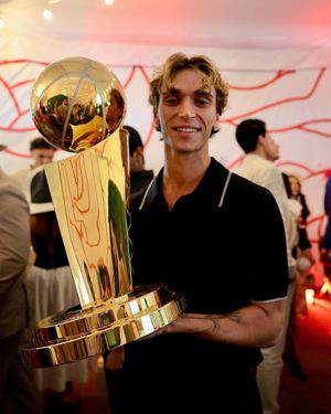 Image post by @nbafinalstrophy on Twitter