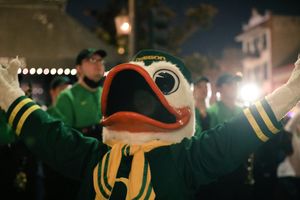 Image post by @holidaybowl on Twitter