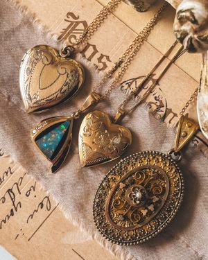 Image post by @maejeanvintage on Instagram
