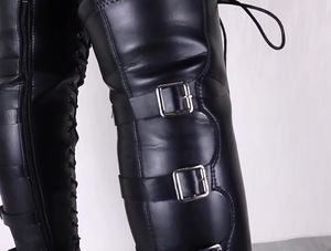 Image post by @shopthebootsclub on Facebook