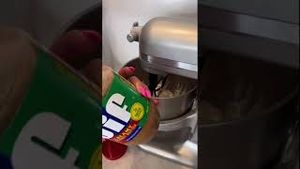 Video post by @theblondewhobakes on YouTube