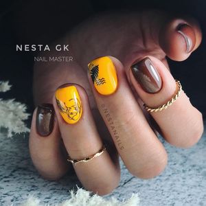 Image post by @nestanails on Instagram