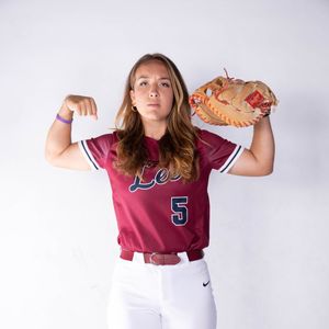 Image post by @leeusoftball on Instagram