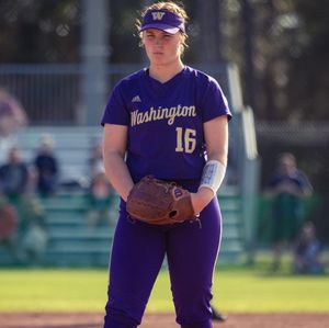Image post by @uwsoftball on Instagram