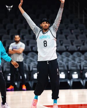 Image post by @hornets on Twitter