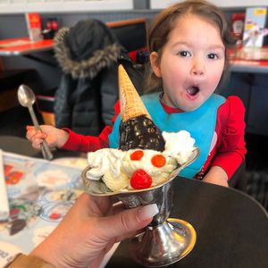 Image post by @friendlys on Instagram