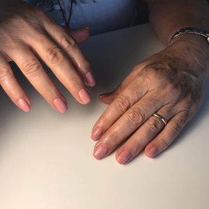 Image post by @nestanails on Instagram