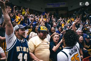 Image post by @etsumensbasketball on Instagram