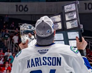 Image post by @flohockey on Instagram