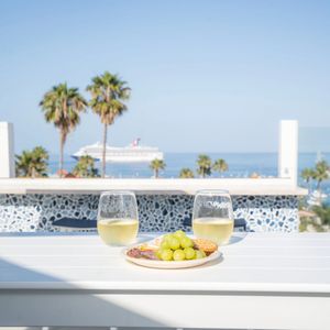 Image post by @auroracatalinaisland on Instagram