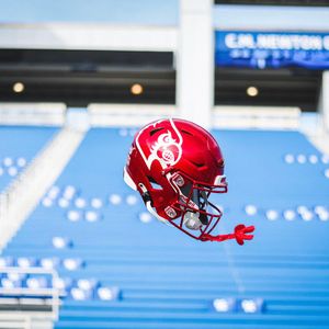 Image post by @LouisvilleFB on Twitter