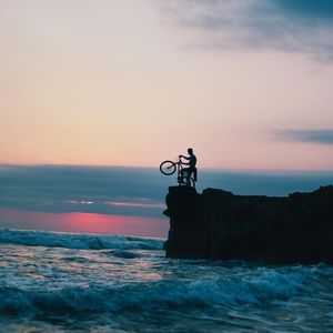 Image post by @cyganovroman on Instagram