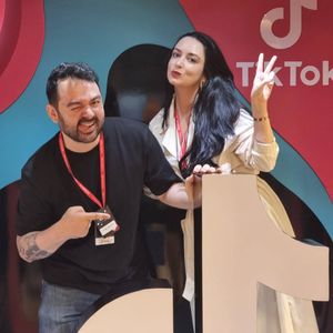 Image post by @mederishow on Instagram