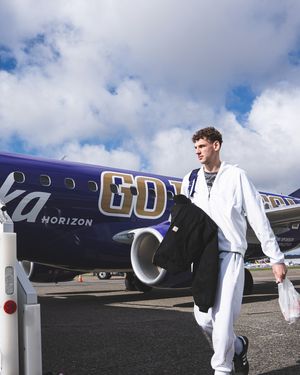 Image post by @uw_mbb on Instagram