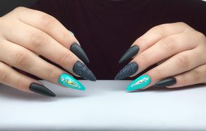 Image post by @nestanails on Instagram
