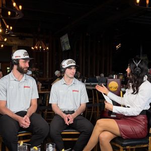 Image post by @du_hockey on Instagram