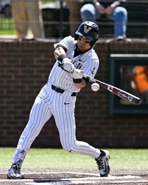 Image post by @carlymacklerphoto on Instagram