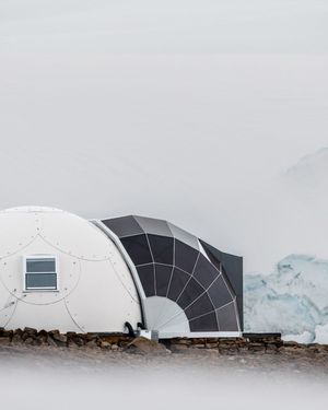 Image post by @white.desert.antarctica on Instagram