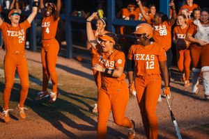 Image post by @TexasSoftball on Twitter