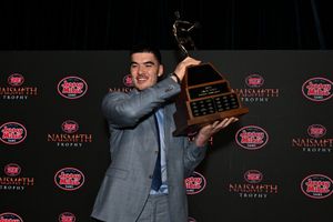 Image post by @NaismithTrophy on Twitter