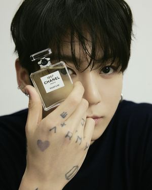Image post by @esquire.korea on Instagram