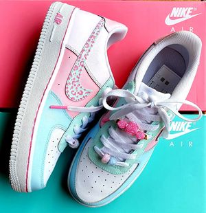 Image post by @chickmakescustomkicks on Instagram