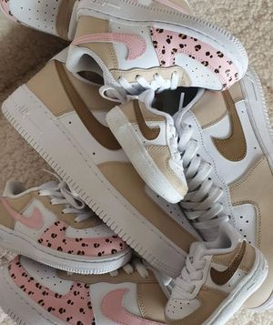 Image post by @chickmakescustomkicks on Instagram