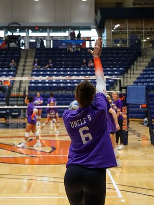Image post by @hopecollegevolleyball on Facebook