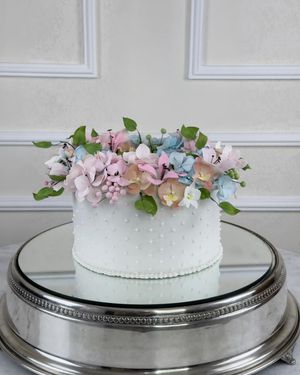 Image post by @rr_cakedesigners on Instagram