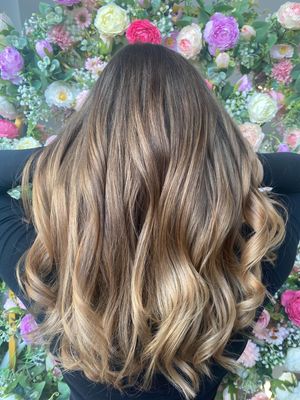 Image post by @enjoyhairstyling.aalen on Instagram
