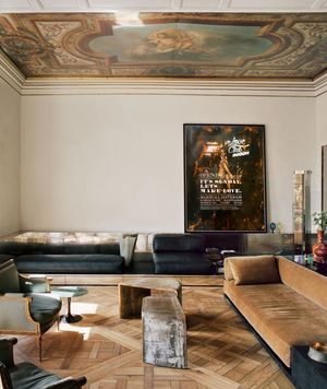 Image post by @parissolati on Instagram