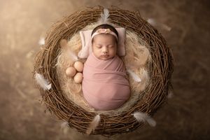 Image post by @newbornbabyphotographystudio on Instagram