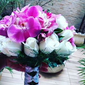 Image post by @evafloresoficial on Instagram