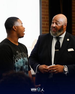 Image post by @hubisonfootball on Instagram