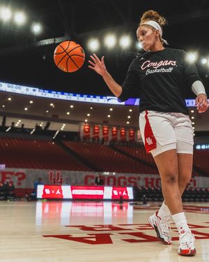 Image post by @uhcougarwbb on Instagram