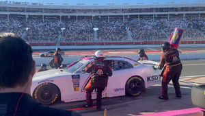 Video post by @bradperezracing on Twitter