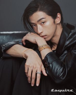 Image post by @esquire.korea on Instagram