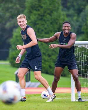 Image post by @elonmsoccer on Instagram