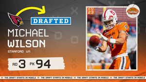 Image post by @seniorbowl on Twitter