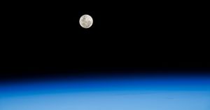 Image post by @iss on Instagram