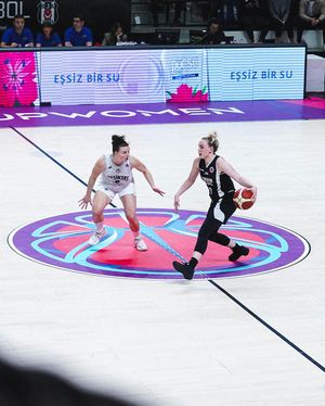 Image post by @lizzyhcreates on Instagram